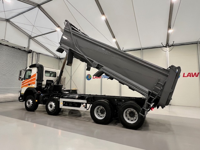 Volvo FMX 420 8×4 Day Cab Steel Tipper