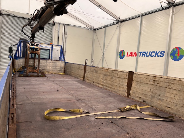 DAF CF75 310 Day Cab Dropside Brick Grab