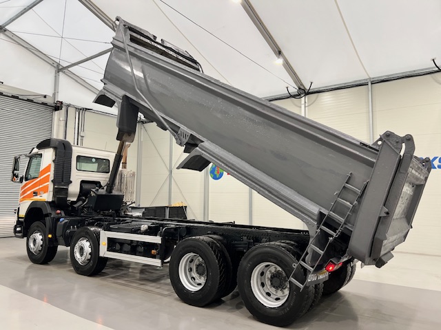Volvo FMX 420 8×4 Day Cab Steel Tipper