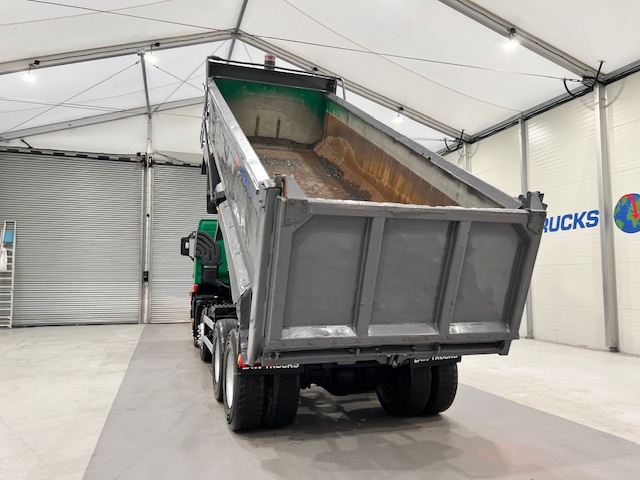 Volvo FM 400 8×4 Day Cab Tipper