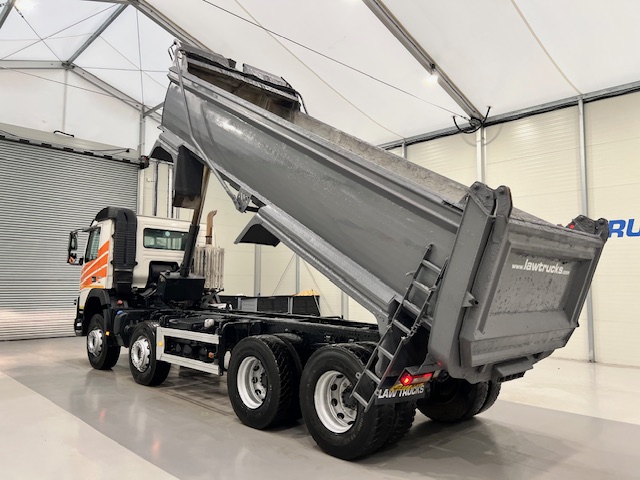 Volvo FMX 420 8×4 Day Cab Steel Tipper