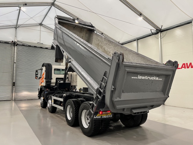 Volvo FMX 420 8×4 Day Cab Steel Tipper