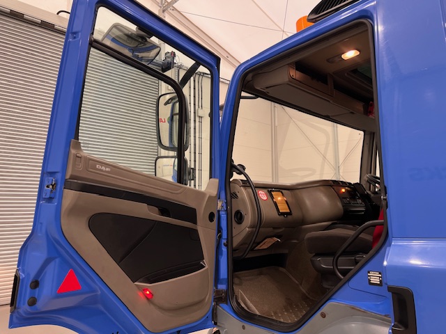 DAF CF75 310 Day Cab Dropside Brick Grab