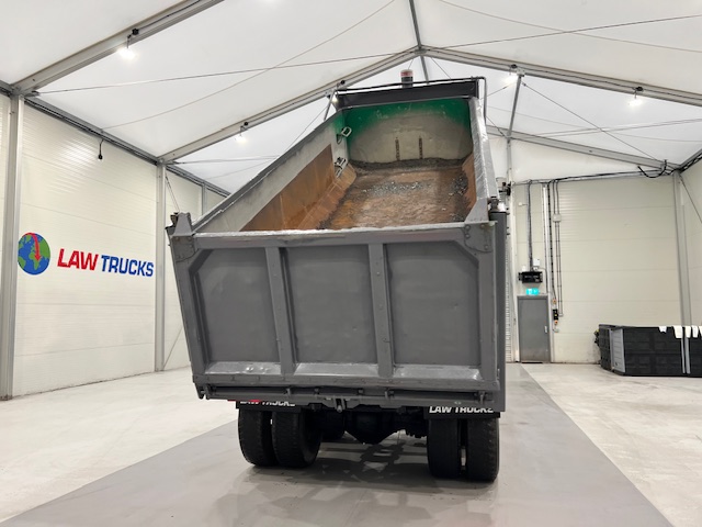 Volvo FM 400 8×4 Day Cab Tipper