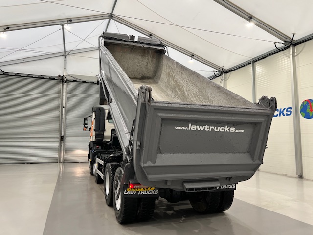 Volvo FMX 420 8×4 Day Cab Steel Tipper