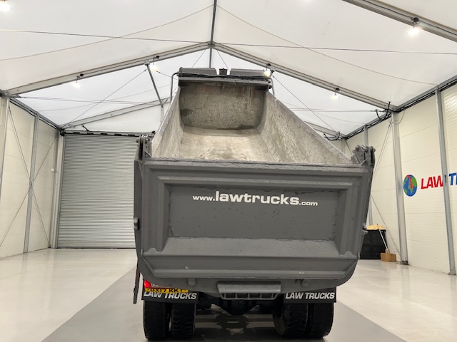 Volvo FMX 420 8×4 Day Cab Steel Tipper