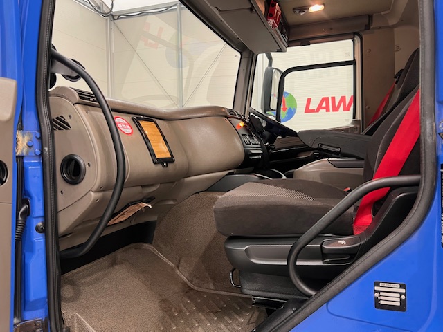 DAF CF75 310 Day Cab Dropside Brick Grab