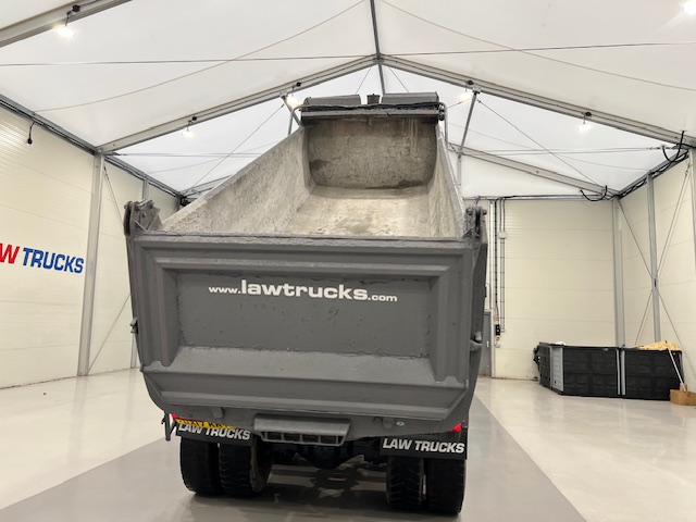 Volvo FMX 420 8×4 Day Cab Steel Tipper