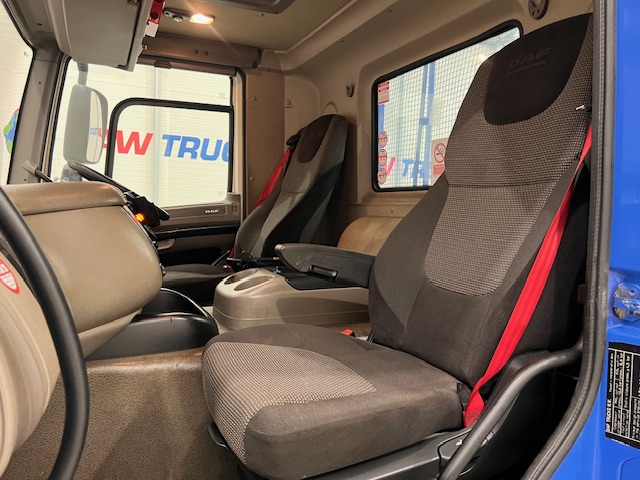 DAF CF75 310 Day Cab Dropside Brick Grab