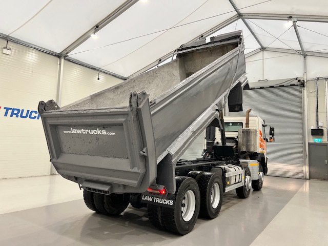Volvo FMX 420 8×4 Day Cab Steel Tipper