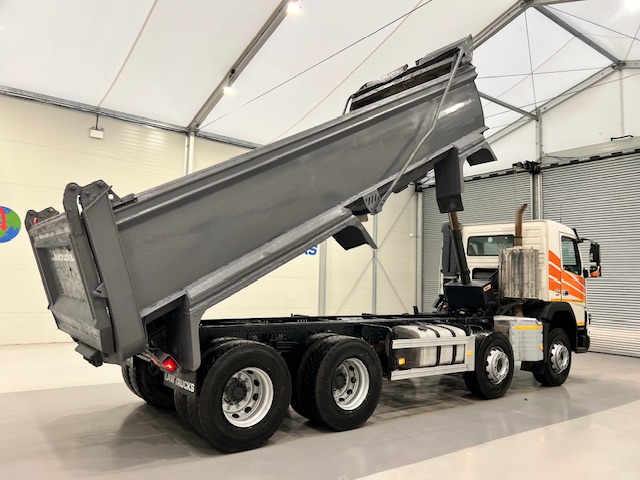 Volvo FMX 420 8×4 Day Cab Steel Tipper