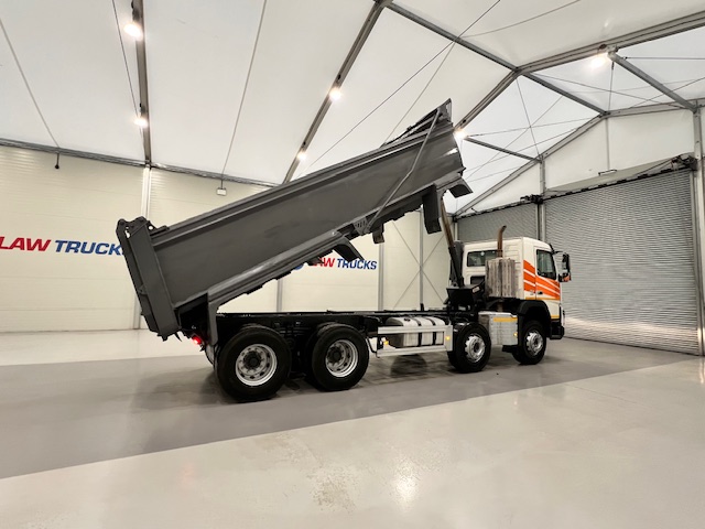 Volvo FMX 420 8×4 Day Cab Steel Tipper