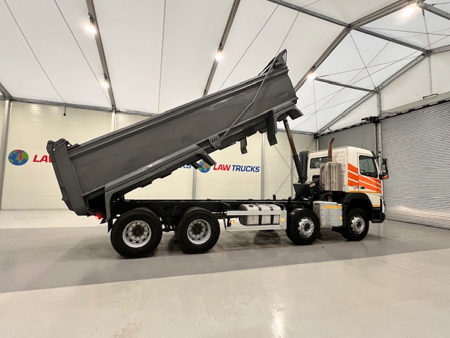 Volvo FMX 420 8×4 Day Cab Steel Tipper