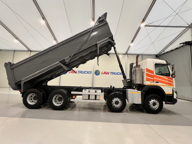 Volvo FMX 420 8×4 Day Cab Steel Tipper