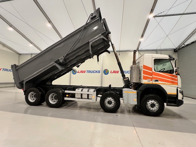 Volvo FMX 420 8×4 Day Cab Steel Tipper
