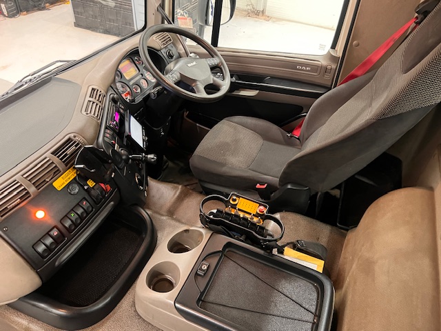 DAF CF75 310 Day Cab Dropside Brick Grab