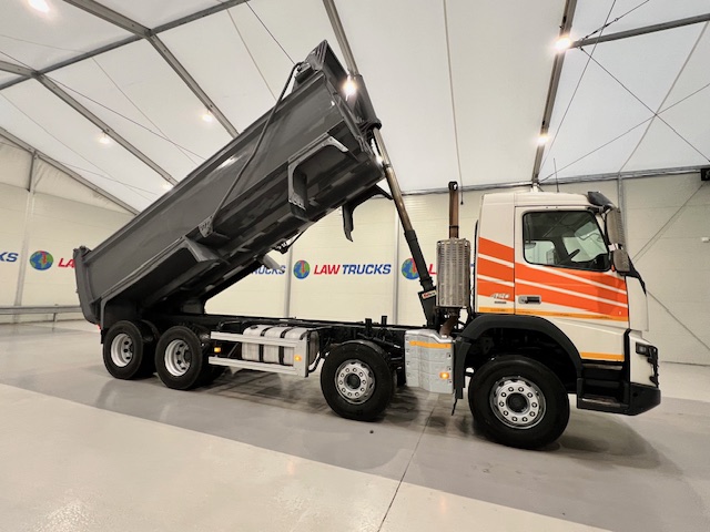 Volvo FMX 420 8×4 Day Cab Steel Tipper