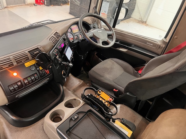 DAF CF75 310 Day Cab Dropside Brick Grab