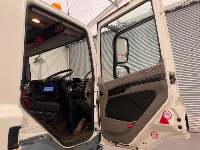 DAF CF75 310 Day Cab Dropside Brick Grab