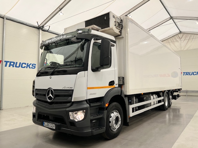 Mercedes Actros 2532 6×2 Rear Lift Day Cab Fridge Box