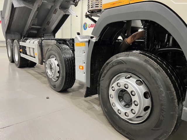 Volvo FMX 420 8×4 Day Cab Steel Tipper