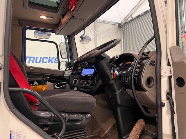 DAF CF75 310 Day Cab Dropside Brick Grab