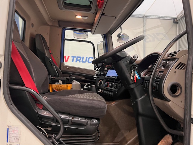 DAF CF75 310 Day Cab Dropside Brick Grab