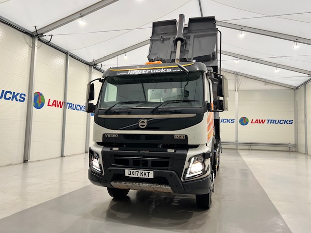 Volvo FMX 420 8×4 Day Cab Steel Tipper