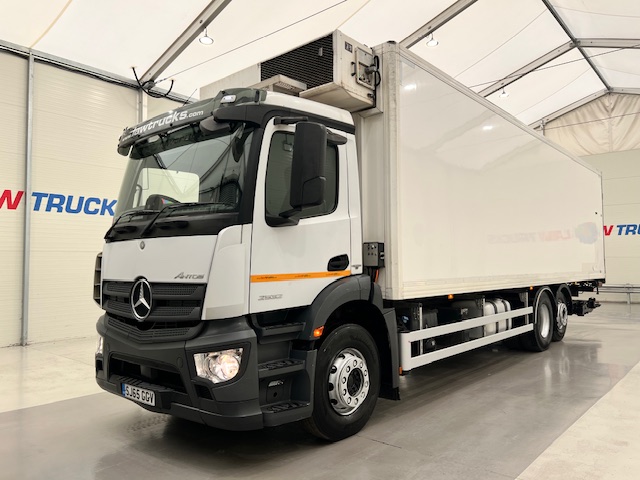 Mercedes Actros 2532 6×2 Rear Lift Day Cab Fridge Box