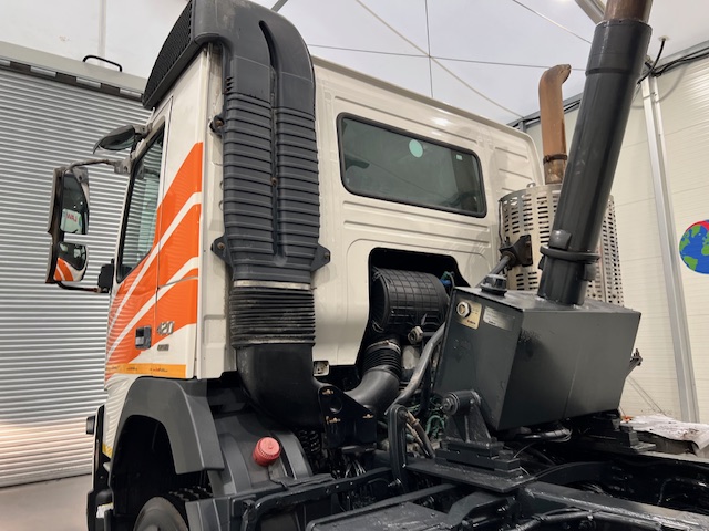 Volvo FMX 420 8×4 Day Cab Steel Tipper