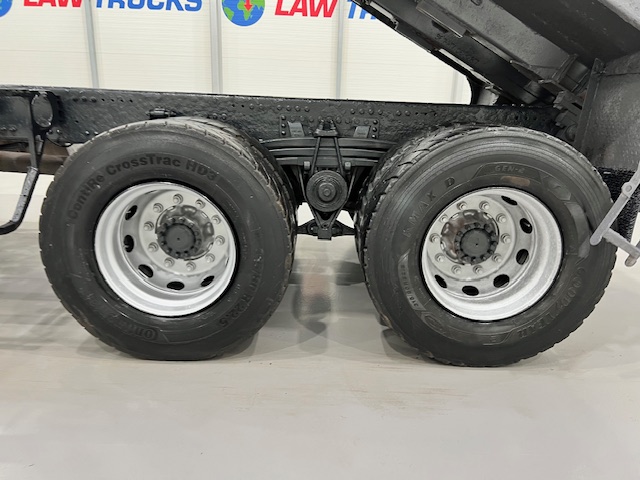 Volvo FMX 420 8×4 Day Cab Steel Tipper