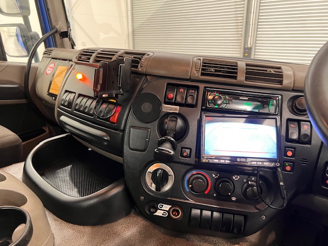 DAF CF75 310 Day Cab Dropside Brick Grab
