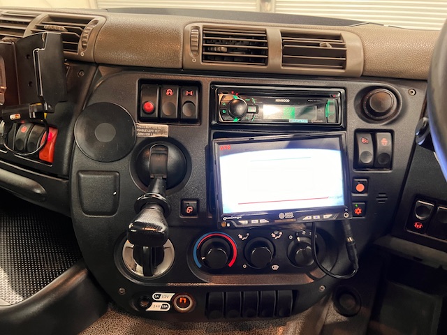 DAF CF75 310 Day Cab Dropside Brick Grab