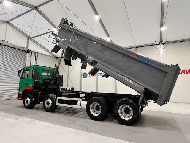 Volvo FM 400 8×4 Day Cab Tipper
