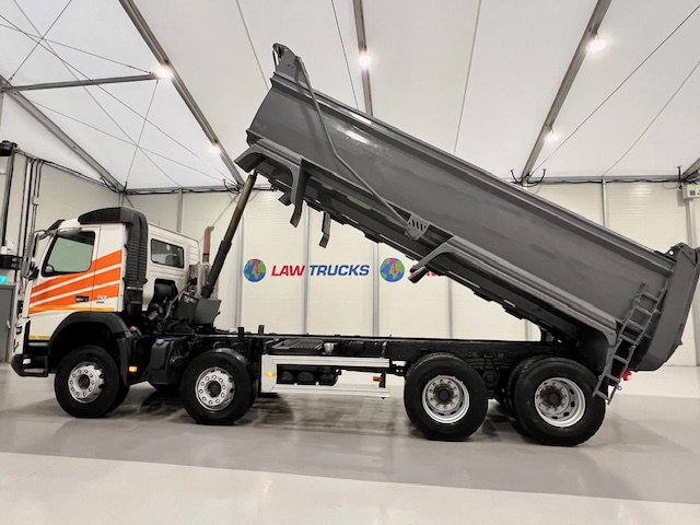 Volvo FMX 420 8×4 Day Cab Steel Tipper