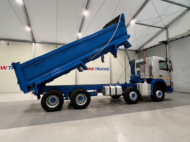 Volvo FMX 410 8×4 Day Cab Steel Tipper