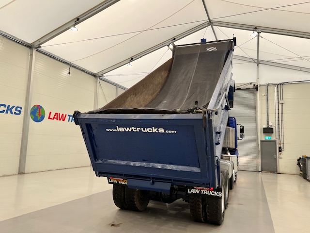 Volvo FM 410 8×4 Day Cab Steel Tipper
