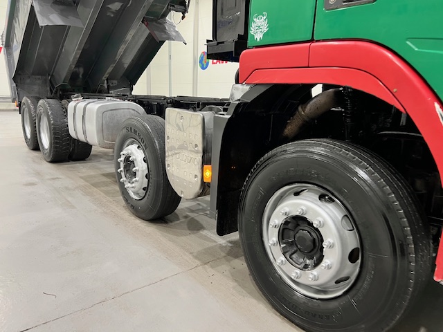 Volvo FM 400 8×4 Day Cab Tipper