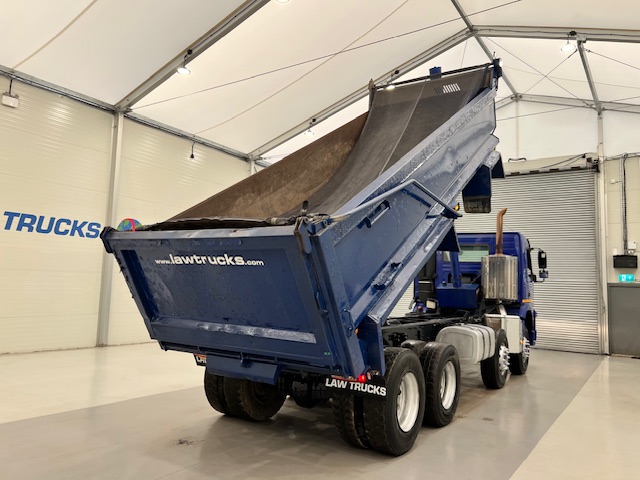 Volvo FM 410 8×4 Day Cab Steel Tipper