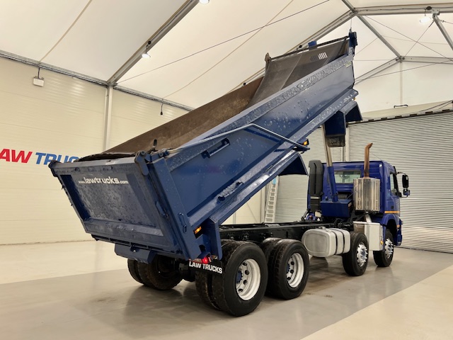 Volvo FM 410 8×4 Day Cab Steel Tipper
