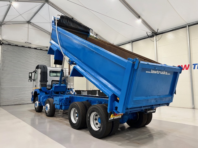 Volvo FMX 410 8×4 Day Cab Steel Tipper