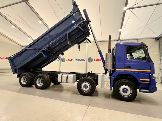 Volvo FM 410 8×4 Day Cab Steel Tipper