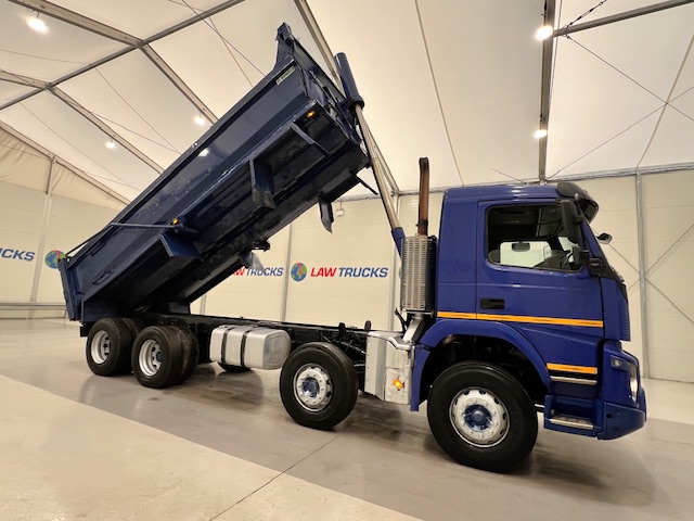 Volvo FM 410 8×4 Day Cab Steel Tipper