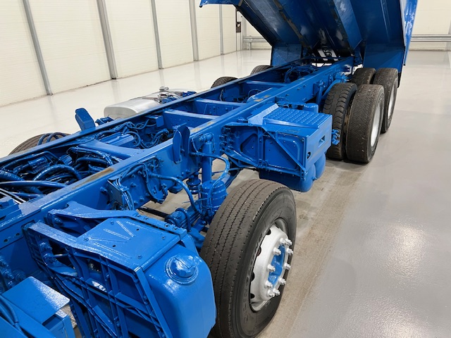 Volvo FMX 410 8×4 Day Cab Steel Tipper