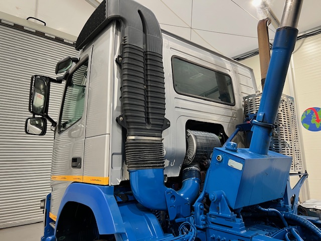 Volvo FMX 410 8×4 Day Cab Steel Tipper
