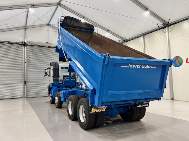 Volvo FMX 410 8×4 Day Cab Steel Tipper