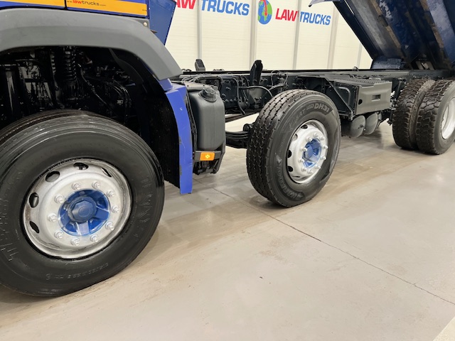 Volvo FM 410 8×4 Day Cab Steel Tipper