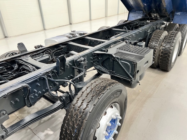 Volvo FM 410 8×4 Day Cab Steel Tipper