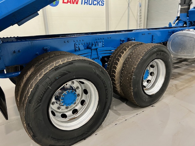 Volvo FMX 410 8×4 Day Cab Steel Tipper