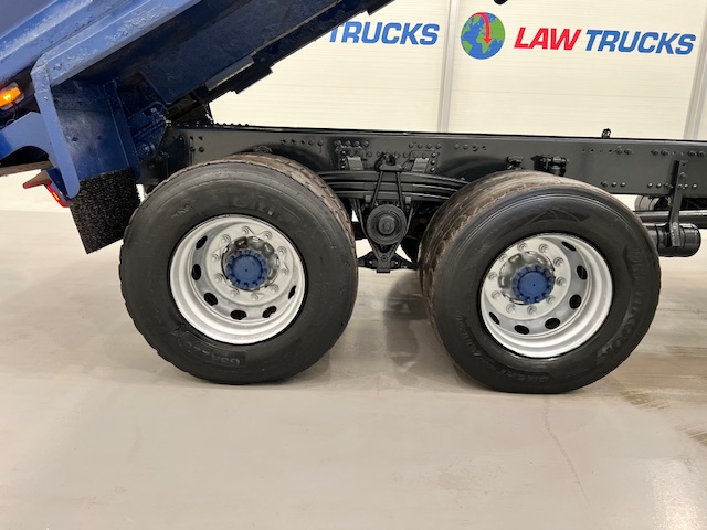Volvo FM 410 8×4 Day Cab Steel Tipper
